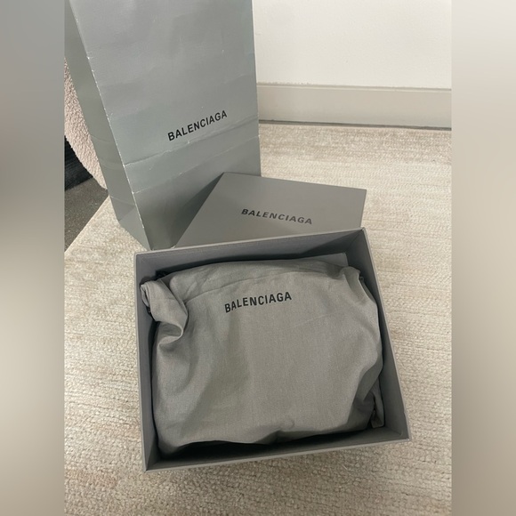 Le Cagole XS Shoulder Bag in black Arena lambskin, aged-silver hardware - Picture 15 of 16